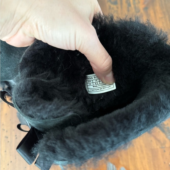 Bailey Bow UGG Women's Boots - Picture 5 of 5